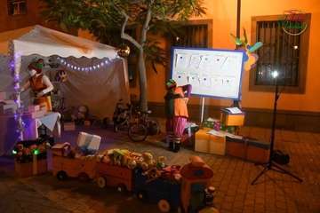 La alcaldesa de Telde alaba el ambiente mágico de la Casa de la Navidad/Francisco Javier Santana y TA.